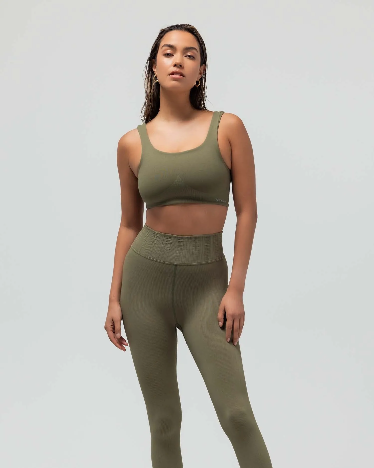 CLEAN FINISH COMPRESSION BRA