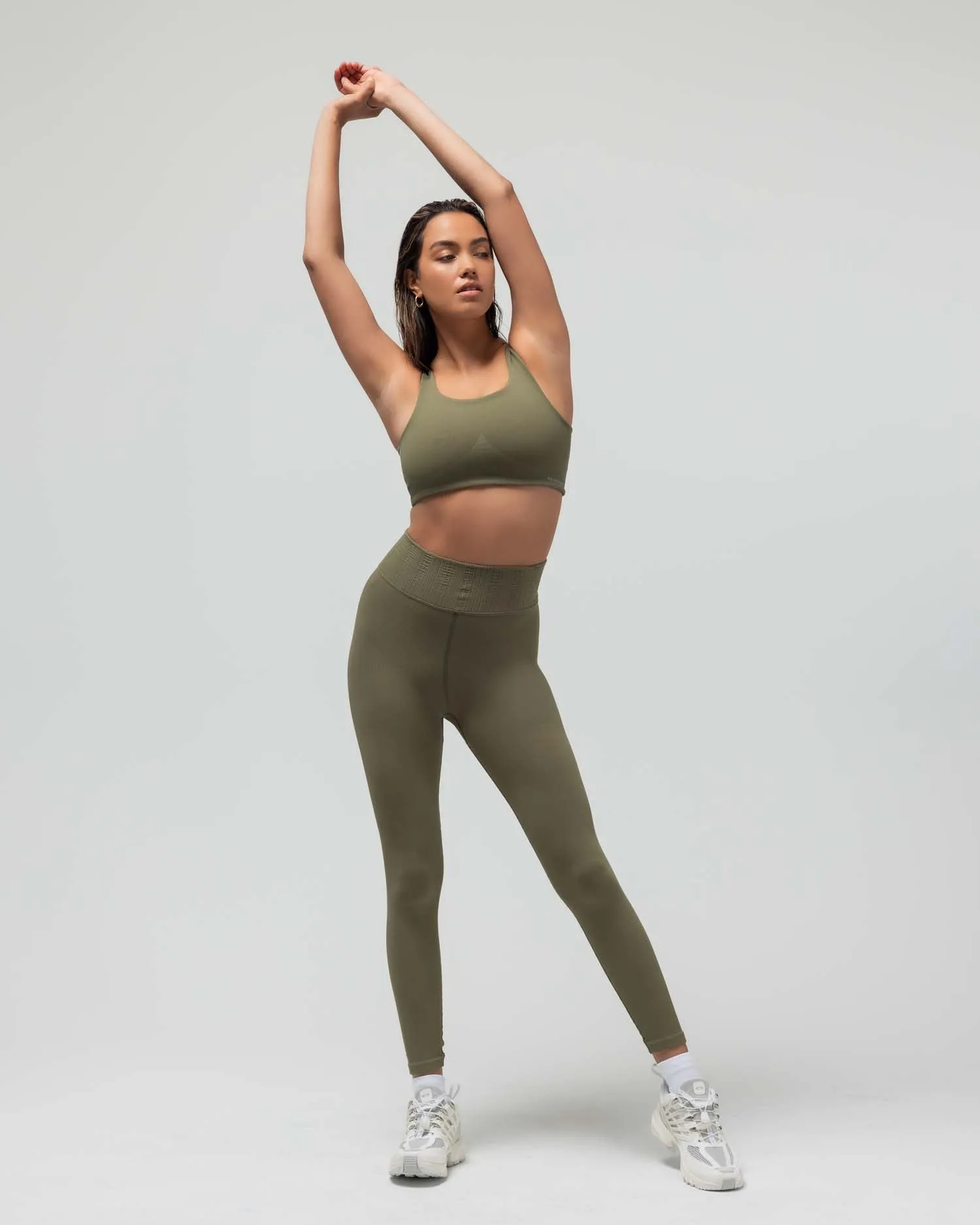 CLEAN FINISH COMPRESSION BRA