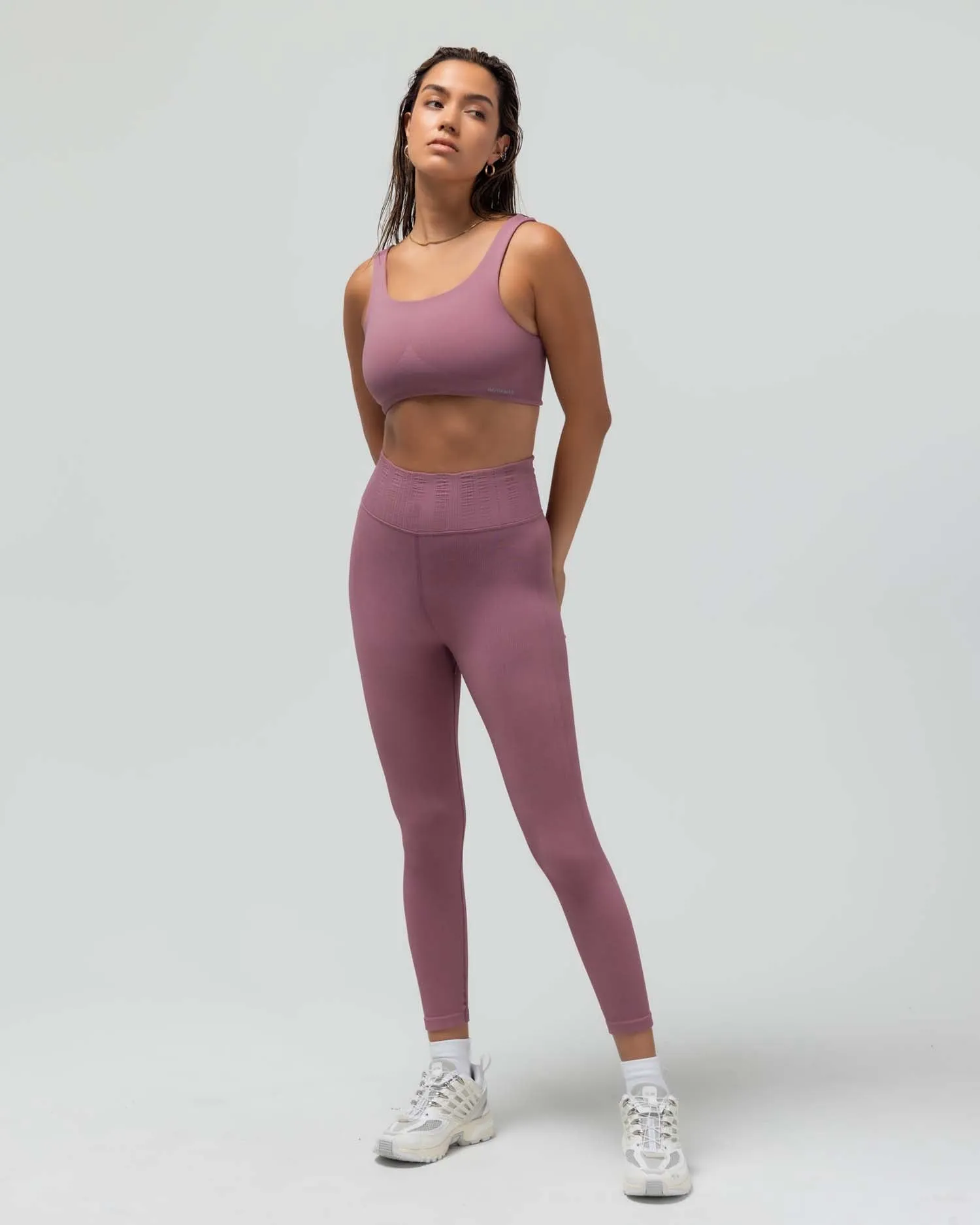 CLEAN FINISH COMPRESSION BRA