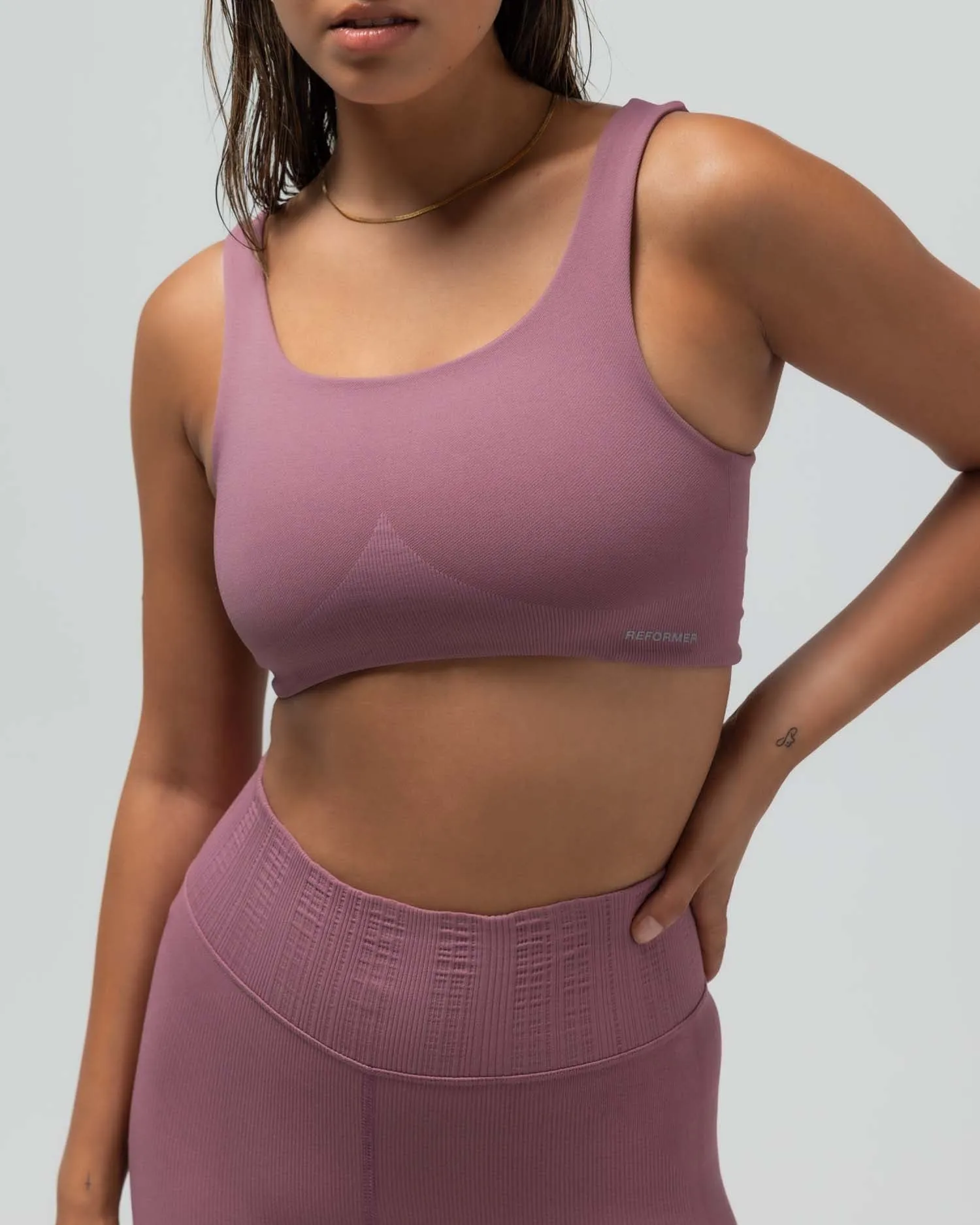 CLEAN FINISH COMPRESSION BRA