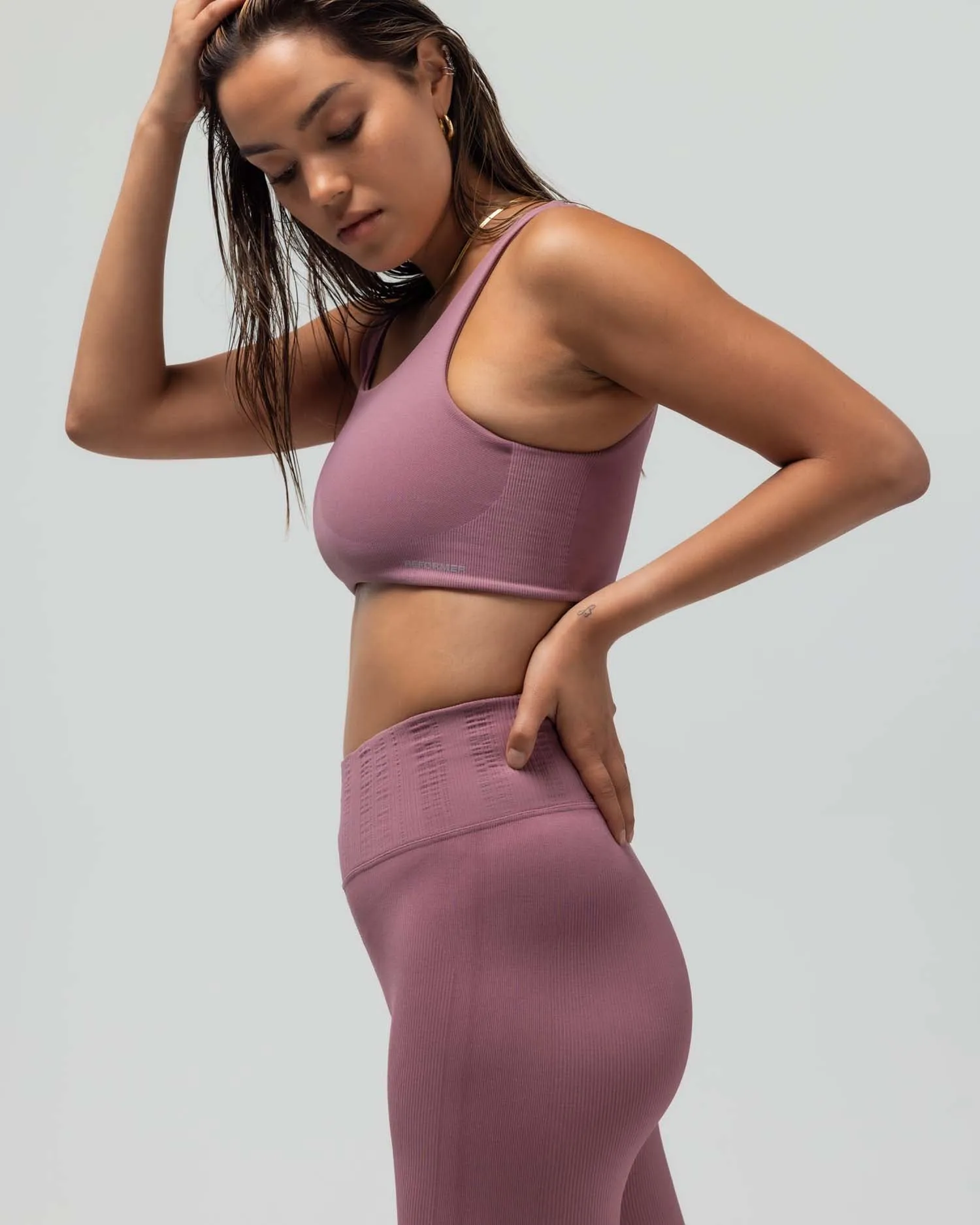 CLEAN FINISH COMPRESSION BRA