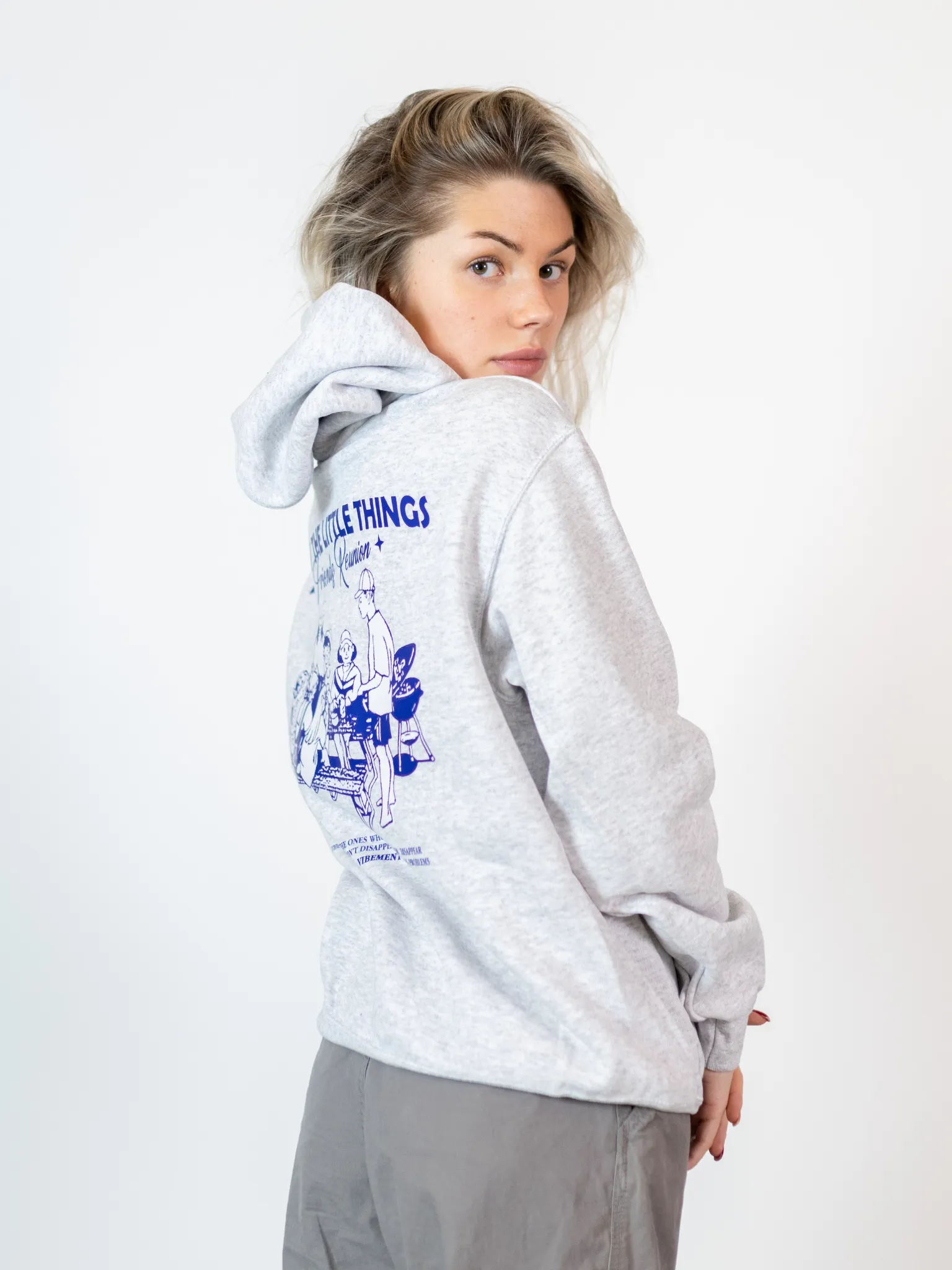 FRIENDS HOODIE (tryck bak) - GRÅ