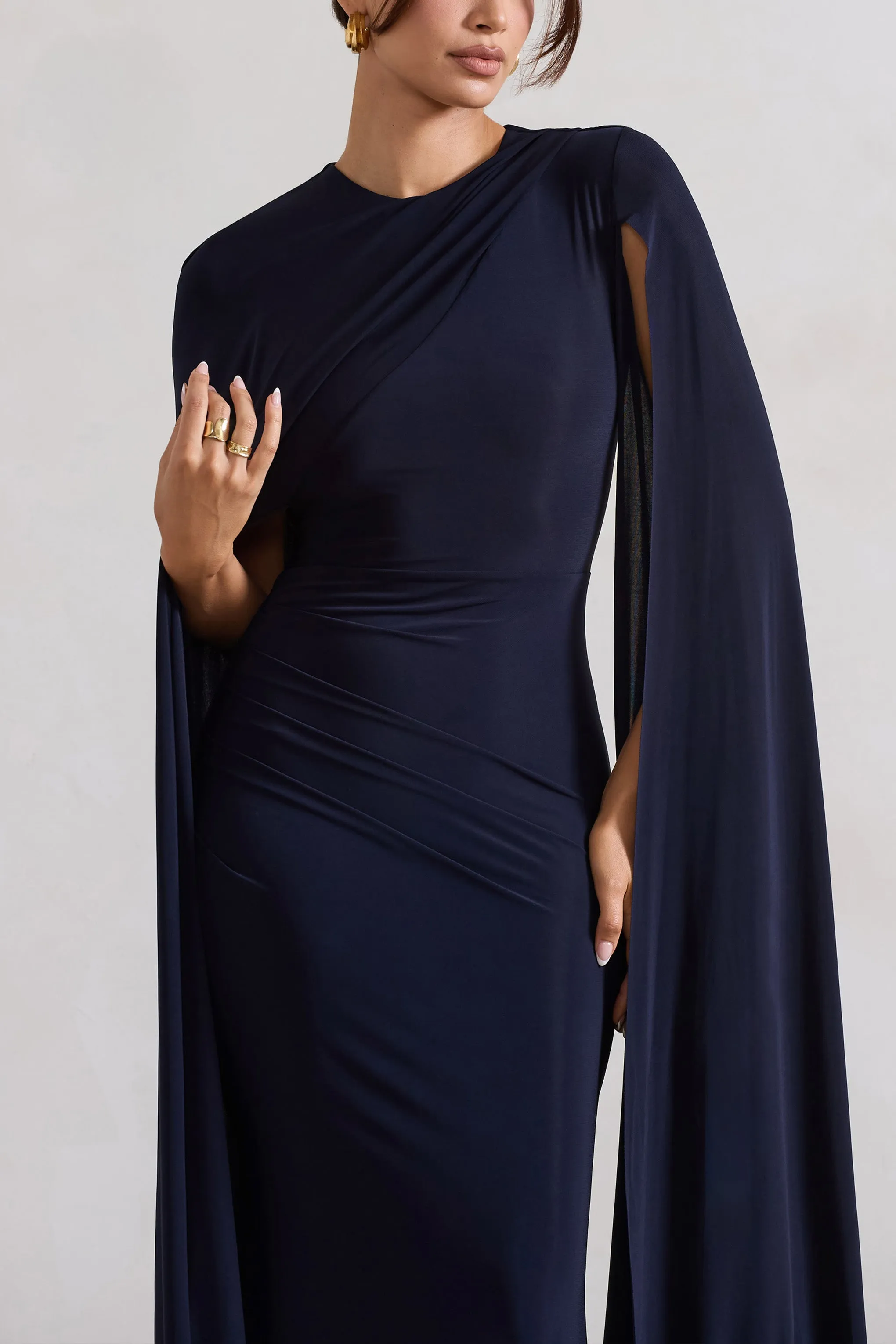 Magdelena | Robe longue bleu marine asymétrique avec cape