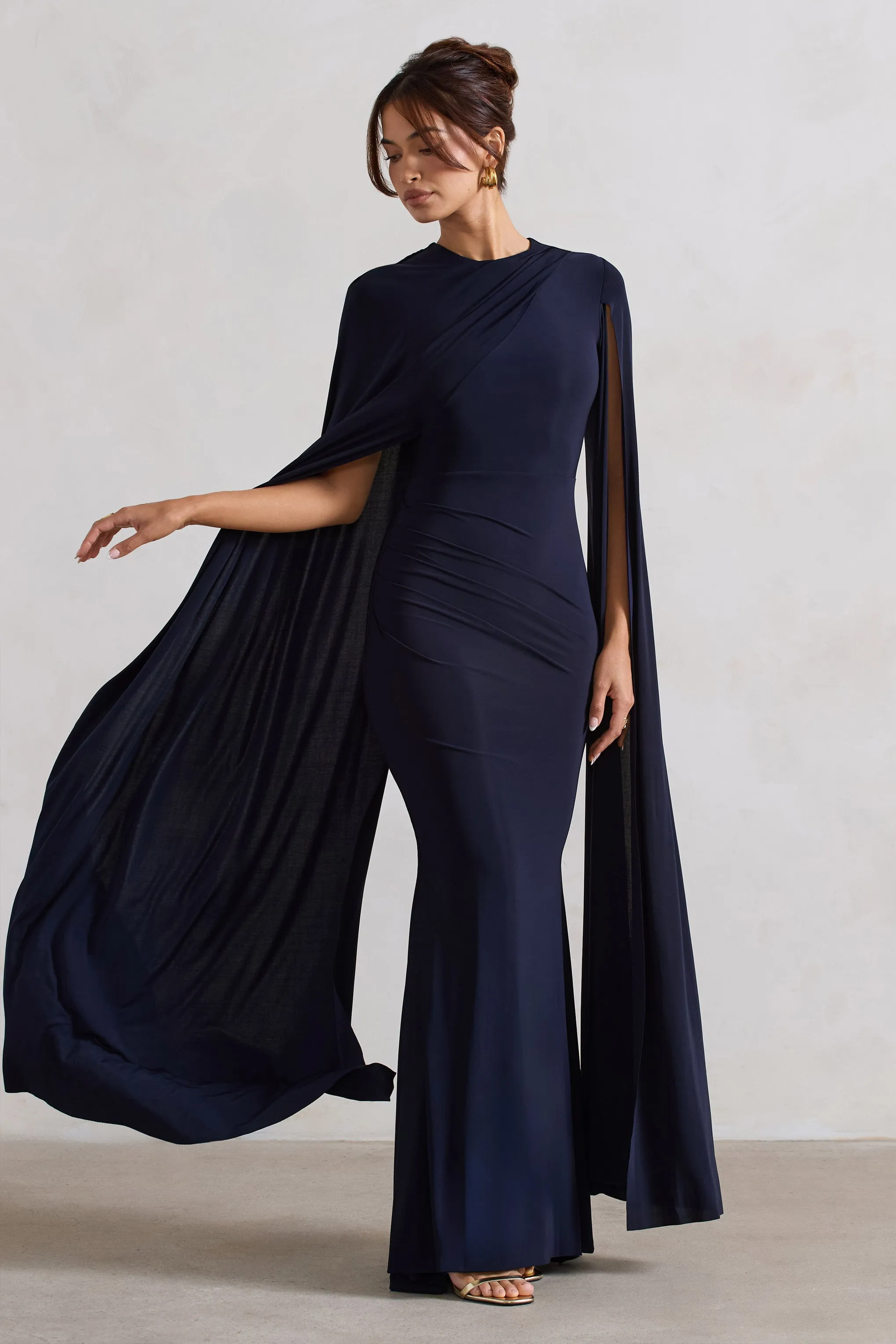 Magdelena | Robe longue bleu marine asymétrique avec cape