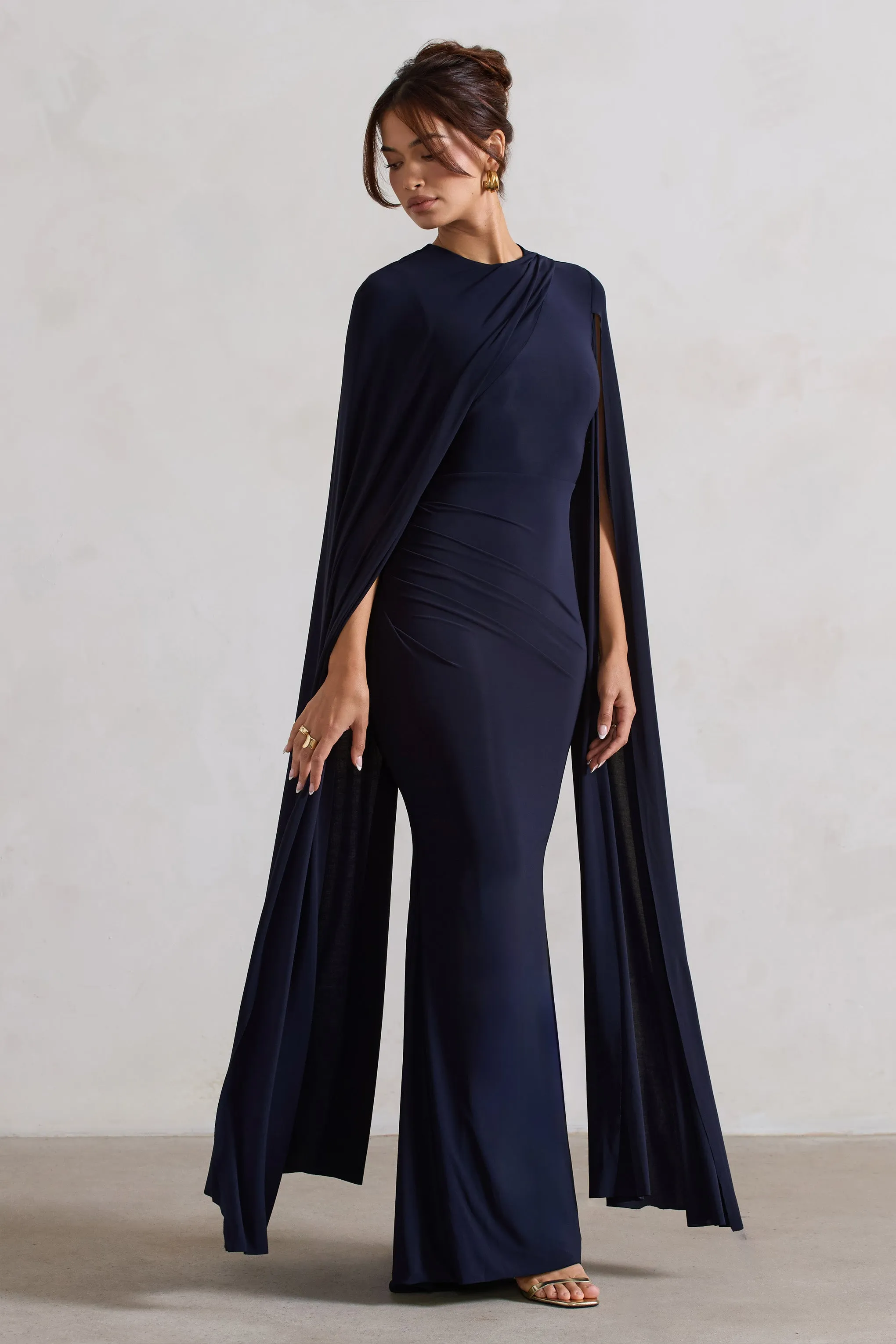 Magdelena | Robe longue bleu marine asymétrique avec cape