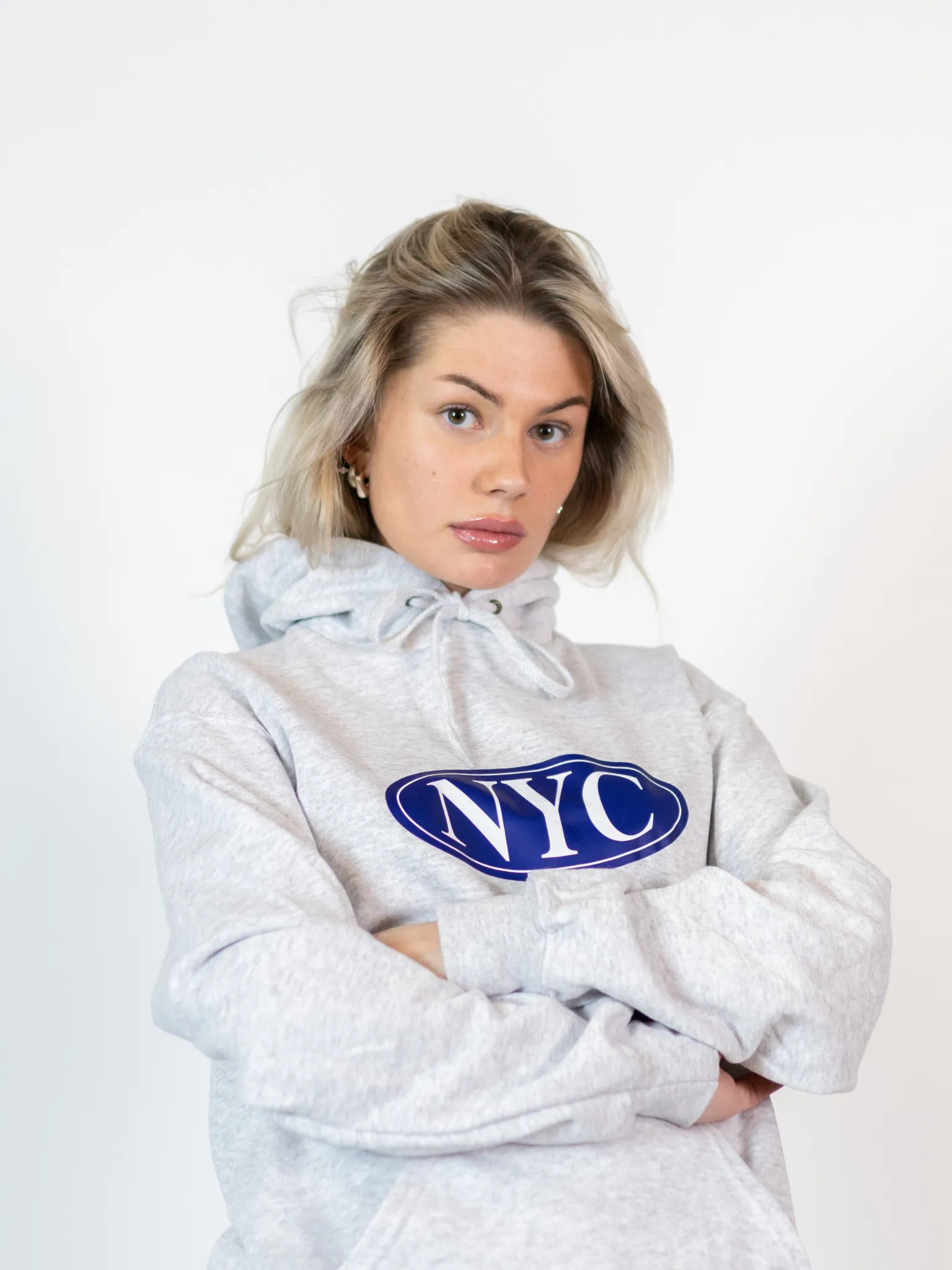 NYC HOODIE - GRÅ