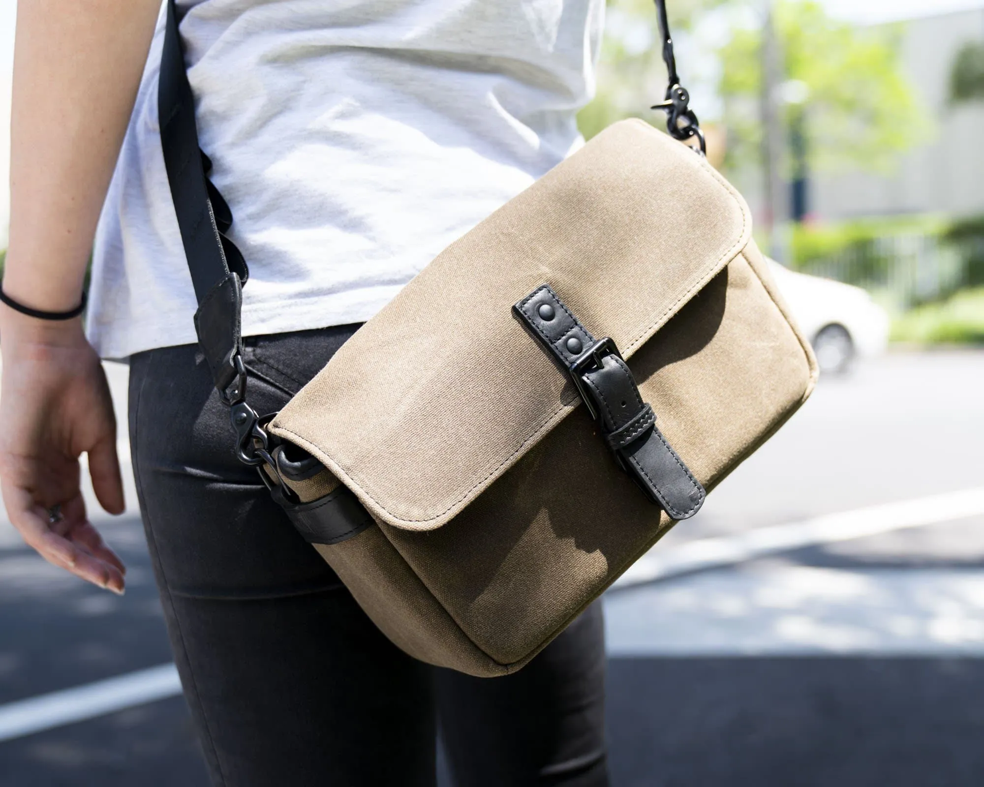 ONA x Japan Camera Hunter Bowery Camera Bag (Field Tan / Black)