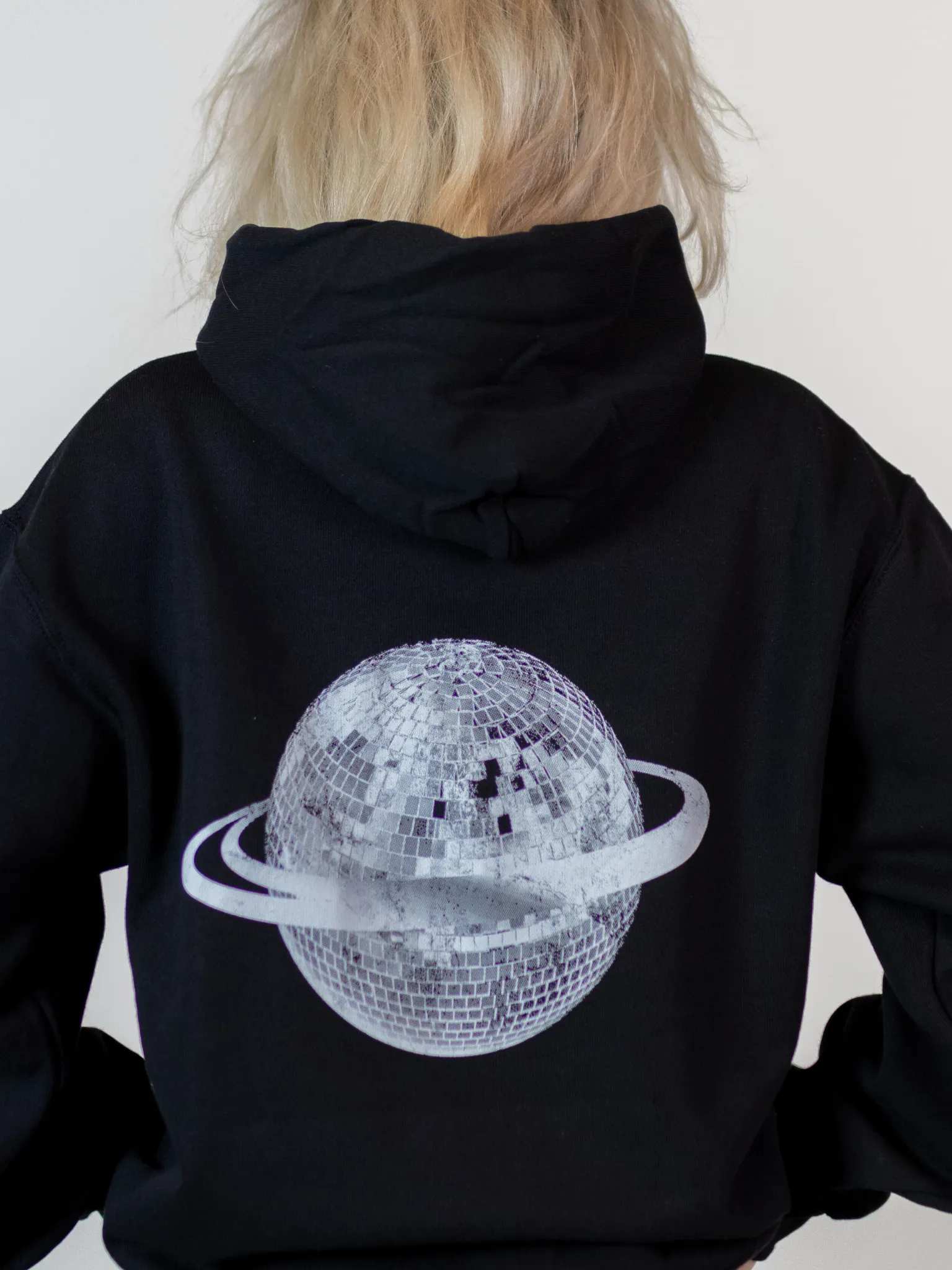 PLANET DISCO HOODIE (baksida tryck) - SVART