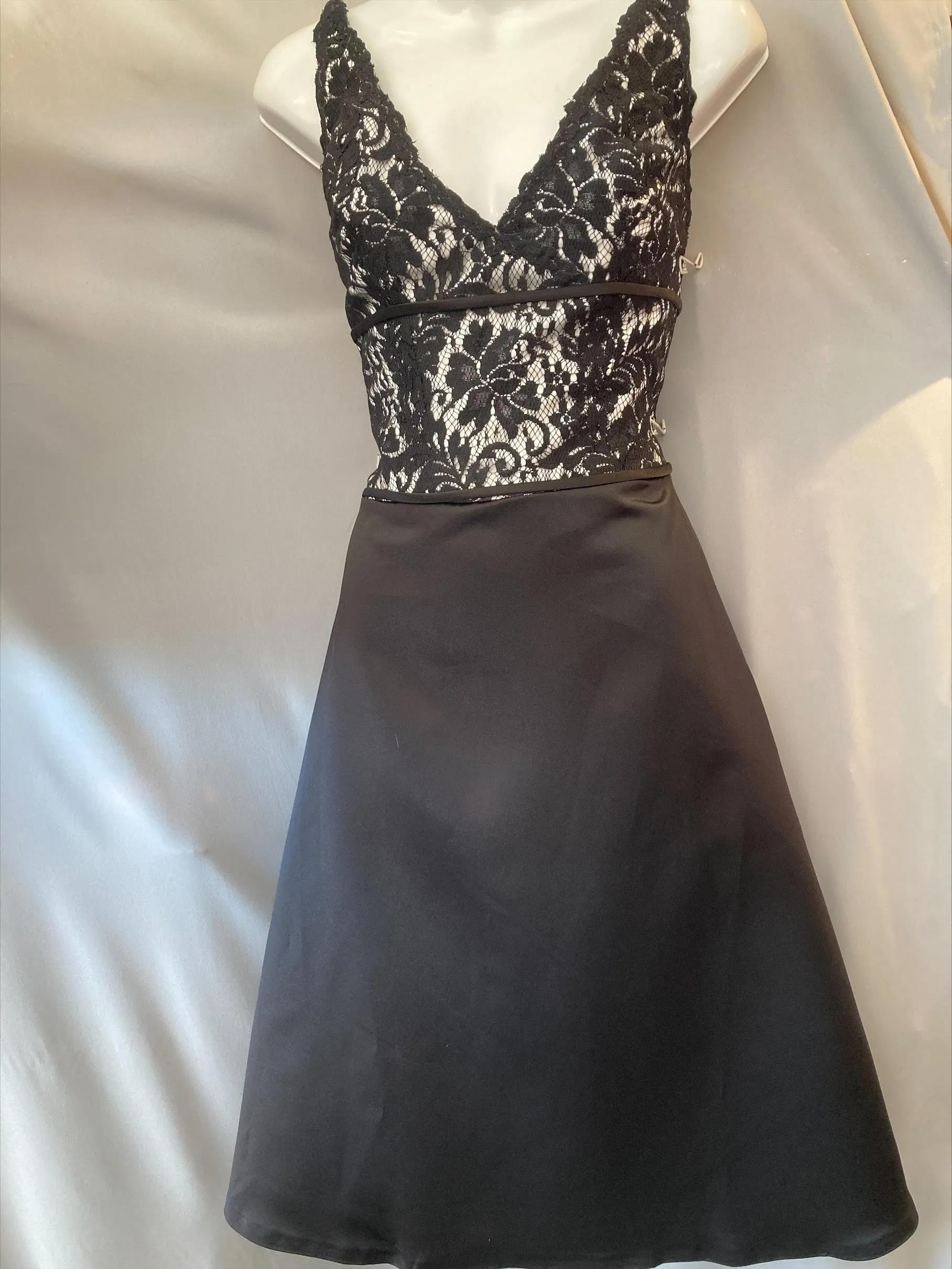 SALE Satin/Lace Short Dress Size 10 Style 1759