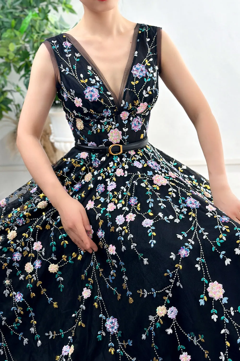 Sleeveless V Neck Colorful Sequin Floral Black Dress