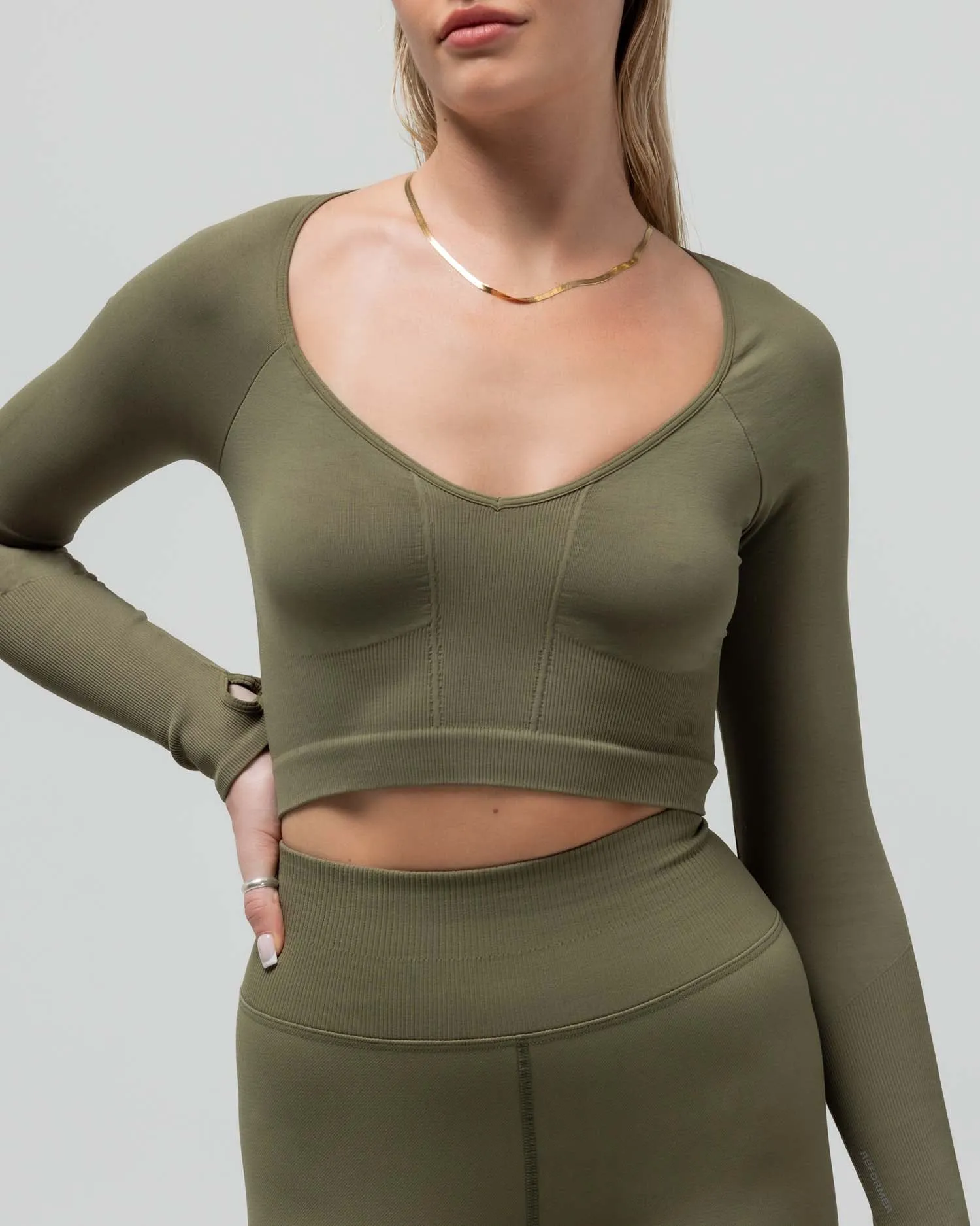 THE V-NECK LONG SLEEVE CROP TOP